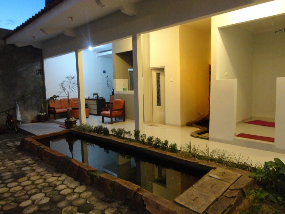Pendowo Huis Guest House Yogyakarta Exterior foto
